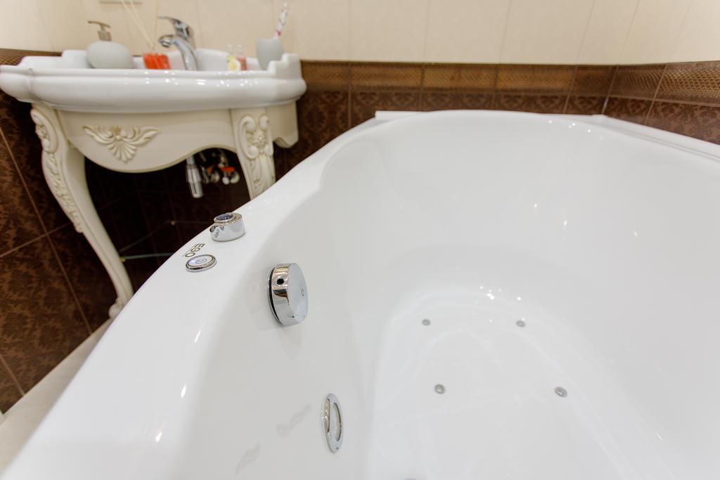 Royal Suite Apartment With Jacuzzi Soumy Extérieur photo